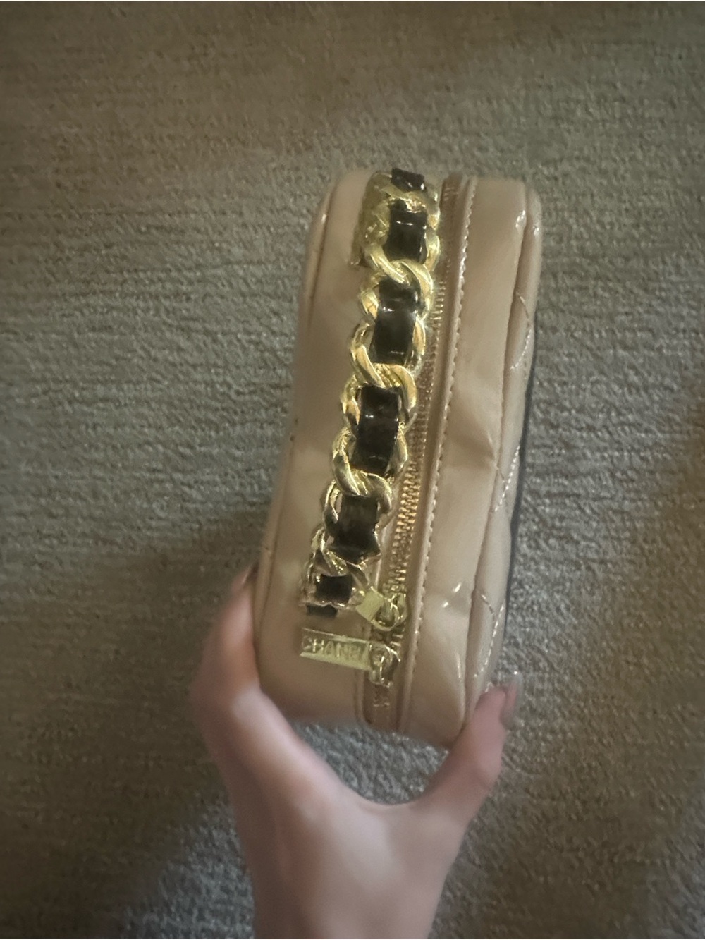 Quilted Heart Crossbody Bag in Beige-Designer Style - Picture 4 of 4